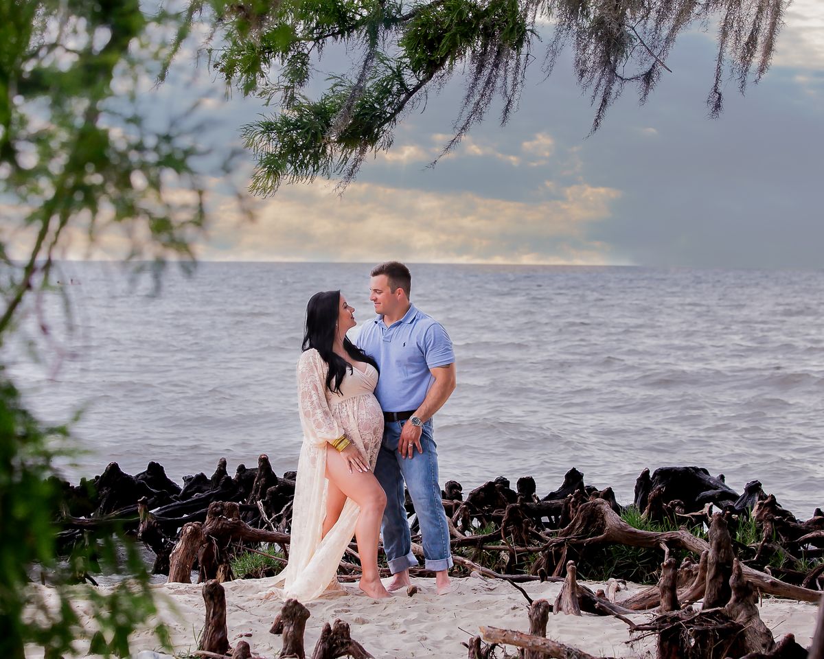Maternity photography by Desert Rose Prints