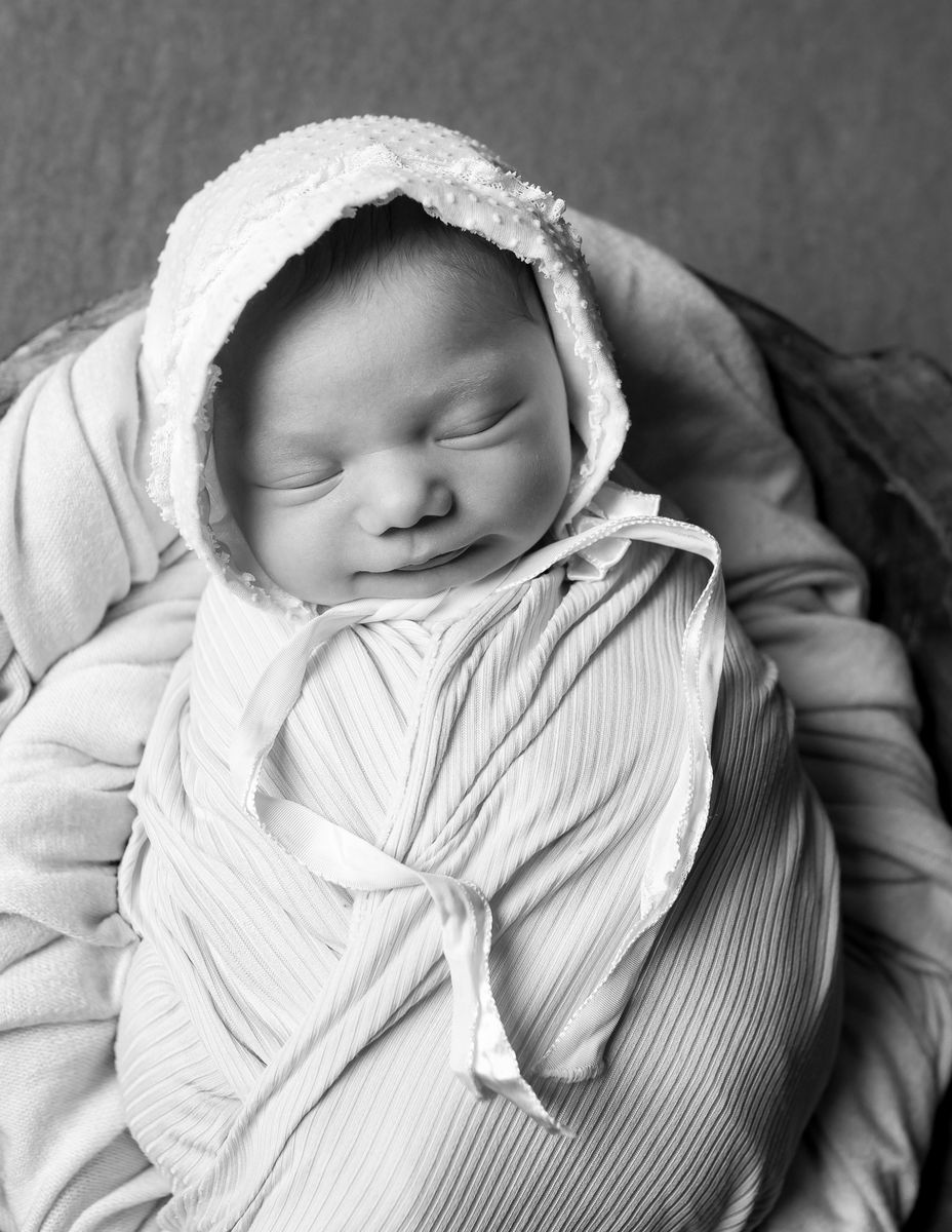 Newborn photography by Desert Rose Prints