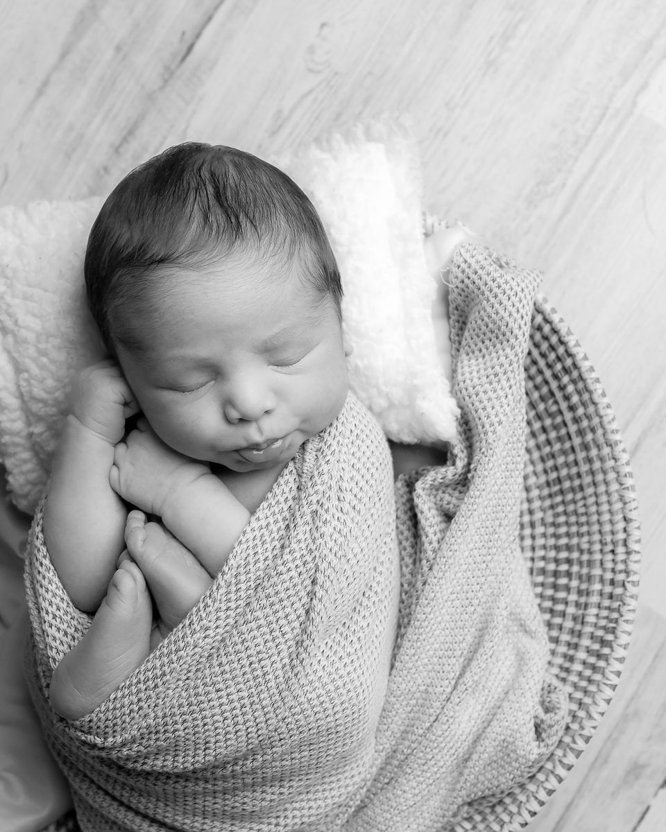Newborn photography by Desert Rose Prints