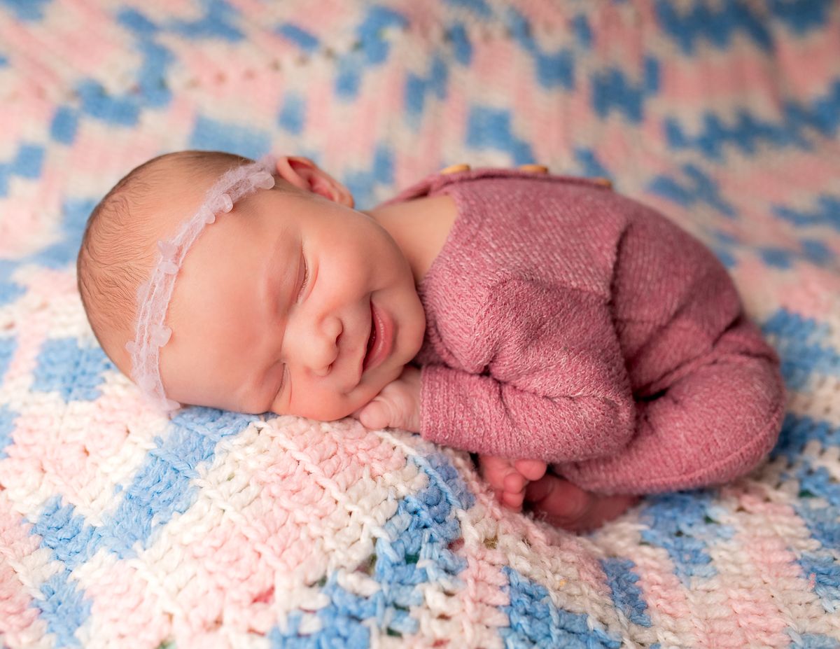 Newborn photography by Desert Rose Prints