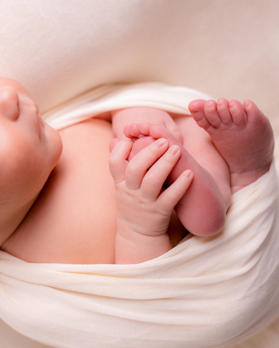 Newborn photography by Desert Rose Prints