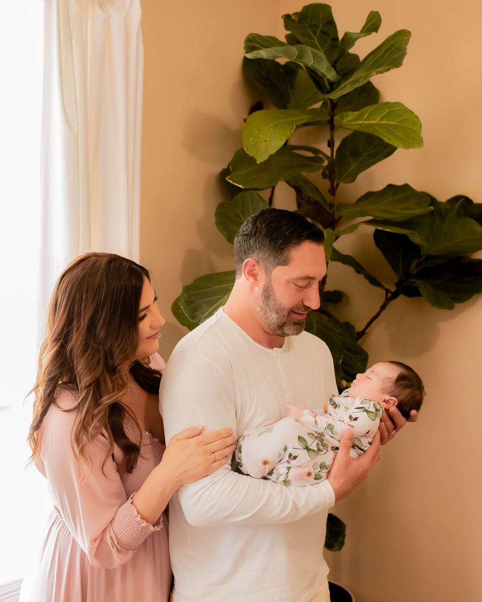 Newborn photography by Desert Rose Prints